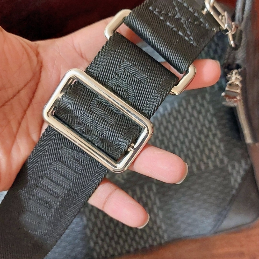 Louis Vuitton Men's Black Damier Graphite Canvas Crossbody Bag - Picture 3 of 16